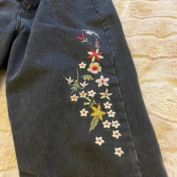 Embroidered garage jeans - Picture 2 of 3